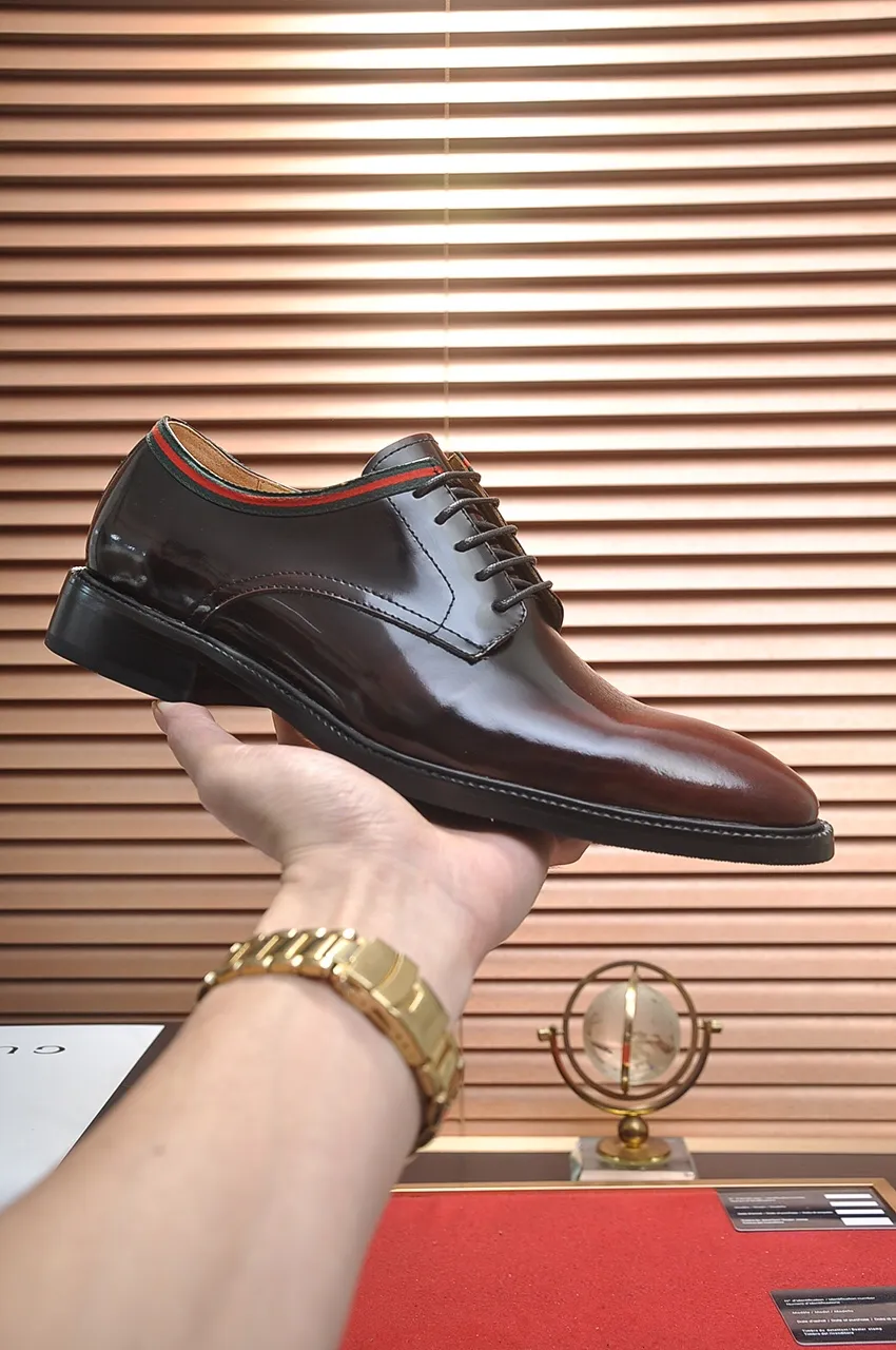 Men's shoes💰500💶Italy's top luxury men's shoe giant (GUCCI) (Gucci) (full cowhide lining) new arrival🍃Original European style🔰 Pleasant to the eye😍In order to make the shoes more durable and non-deformable🌀The production continues to follow traditional methods but there is still no lack of innovation💪Choose original sheepskin for the leather♻️ Smooth and natural And extra bright ⭐Made of imported cowhide, the first choice of rich people 38-45 (45 customized)